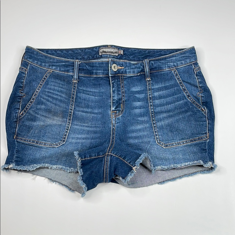 Torrid Patch Pocket Raw Hem Denim Jean Shorts Size 16
